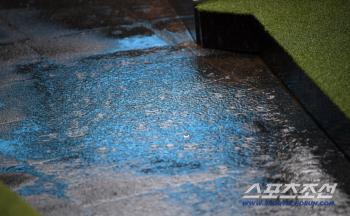  Waterhole in the dugout of Jamsil Stadium