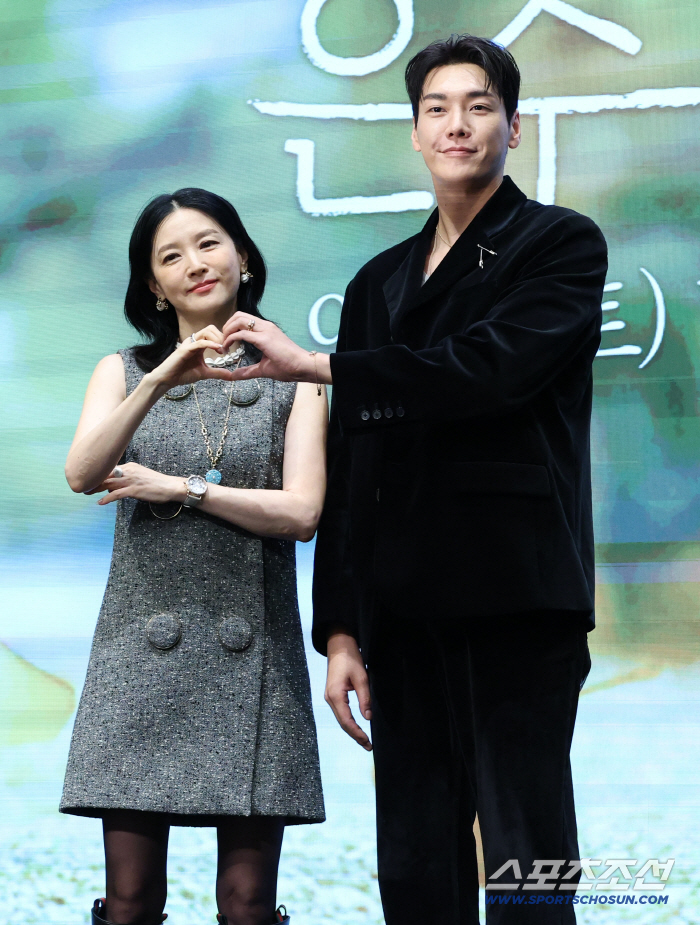  Youngae Lee, Younggwang, glorious two-shot