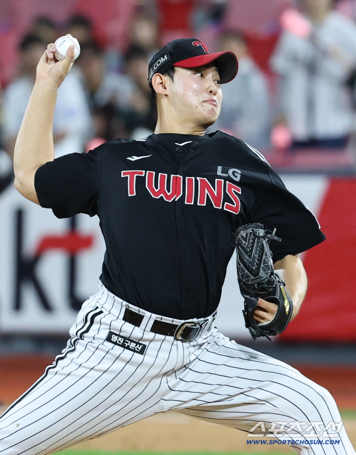 Rain stops 107 minutes → LG scored eight points with four home runs ending at 1142 p.m. LG won 10-6 against KT → Secured second place → Magic Number 8