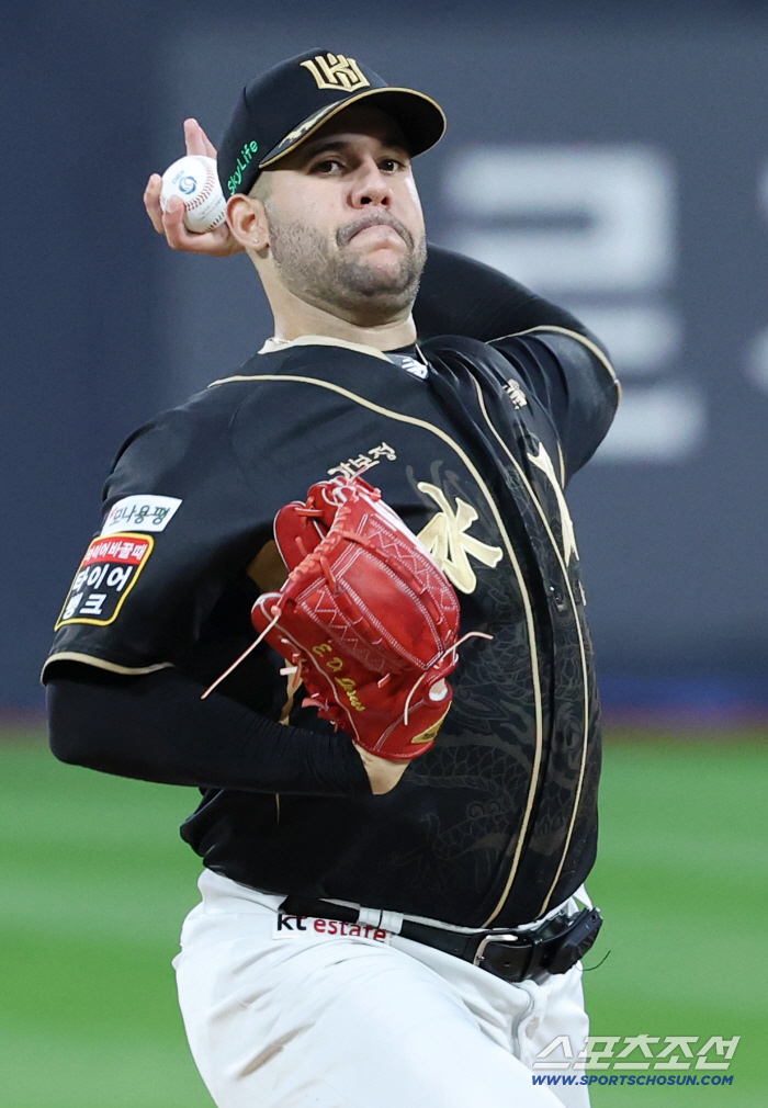 Rain stops 107 minutes → LG scored eight points with four home runs ending at 1142 p.m. LG won 10-6 against KT → Secured second place → Magic Number 8