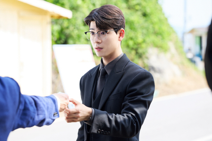 Rising on the back of Bae Hyun-sung and Han Seok-gyu appears..The new president's project is well received