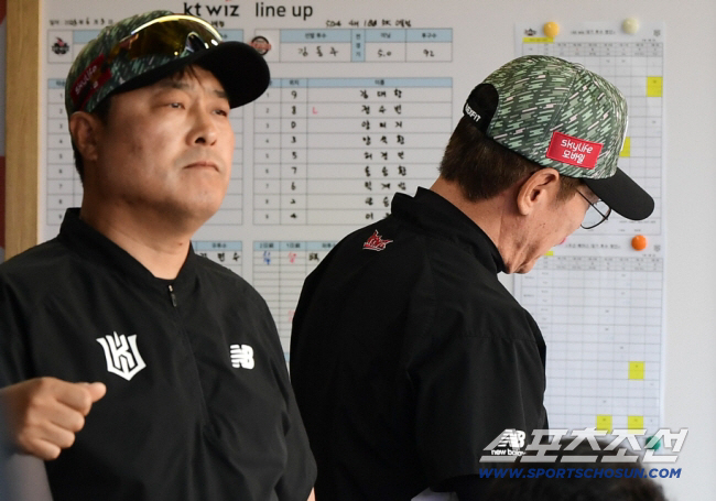The second-tier coach will be in the position without Lee Jong-beom for a week. Coach Lee Kang-chul's winning move will take off his respirator this week or continue to stick to it 