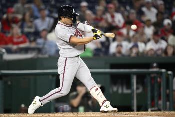 This time, I'll show you a double plus three consecutive hits Waverpick Kim Ha-sung, who is becoming Atlanta's treasure, is consistent in his first double blast