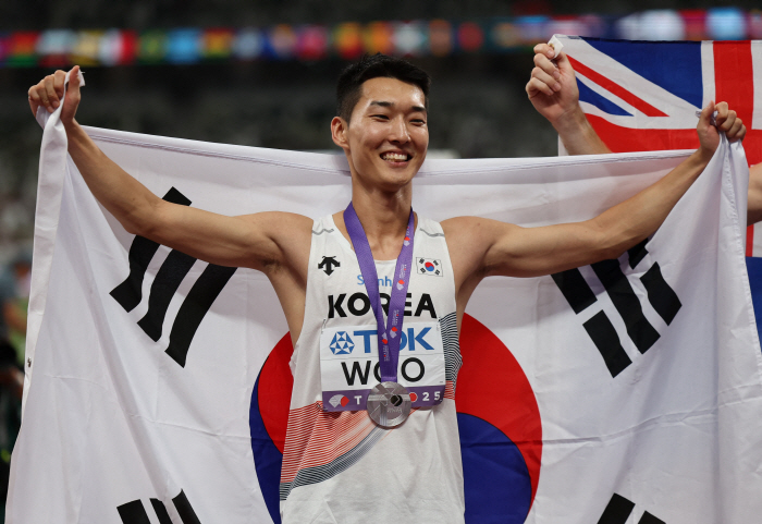What a waste! 2cm Woo Sang-hyuk World Championship 2m34, Shining! Smile Jumper's golden sportsmanship 