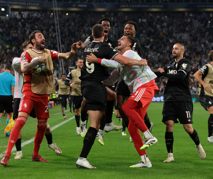 01→11→12→22→24→44 Crazy! Eight goals in the second half alone, the second time in UCL history...Juventus coach who forgot what to say is hard to explain