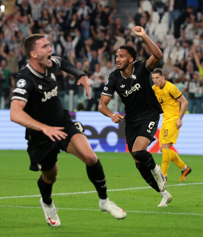 01→11→12→22→24→44 Crazy! Eight goals in the second half alone, the second time in UCL history...Juventus coach who forgot what to say is hard to explain