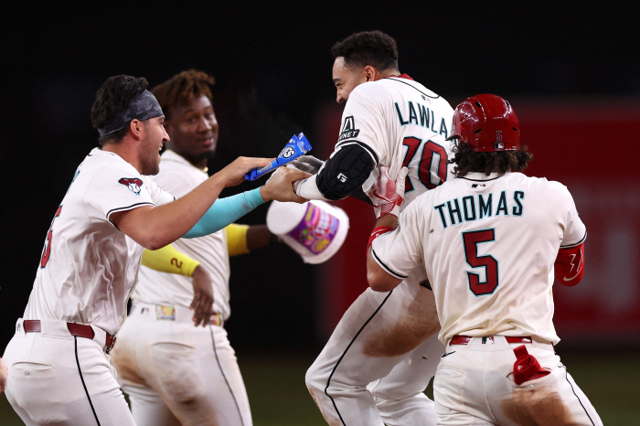 13 for 26 → 0 for 17, who would believe this rollercoaster? Lee Jung-hoo is trapped in the ninth inning, and SF fall baseball is far away for the fourth consecutive time