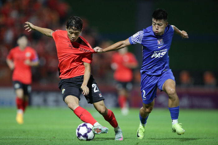 2 shots  37% possession, embarrassing! The continent is in a turmoil due to the upset loss against Gangwon...Don't call me a local netizen representing China