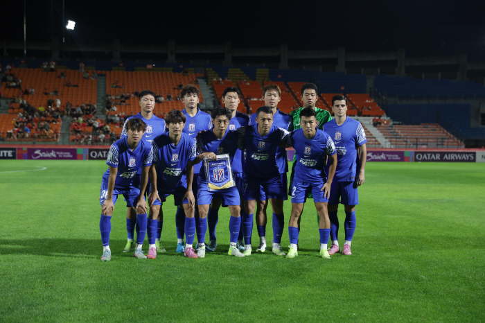 2 shots  37% possession, embarrassing! The continent is in a turmoil due to the upset loss against Gangwon...Don't call me a local netizen representing China
