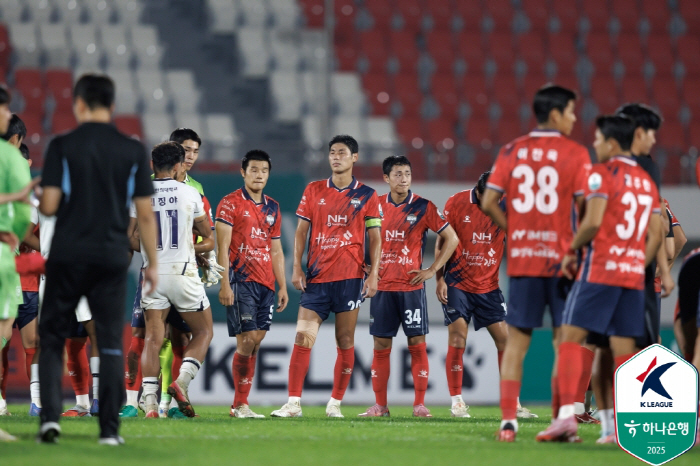 Ahead of the match against Jeonbuk Hyundai, which lost all two games this season, the shock of two consecutive losses...Kimcheon Sangmu faced the biggest crisis of the season