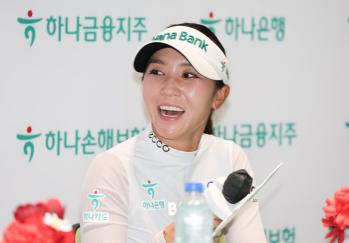 Amazing aunts (?) are in Cheongna. KLPGA stars are full of hearts