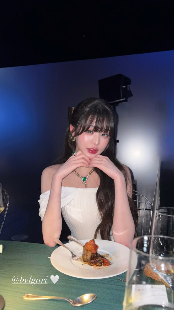 A birthday party with Jang Won-young and CEO Bulgari..Luxury watch  letter certification 