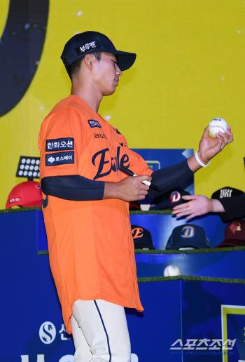 Did you pick the front desk well? Hanwha 1R's big surprise fielder's pick? Why was the director satisfied