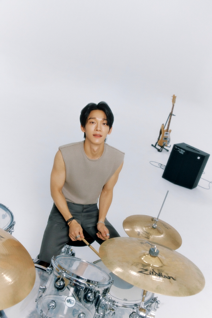 EXO’s Chen Unveils ‘OFF’ Concept Photos for Upcoming Mini Album 'Arcadia'