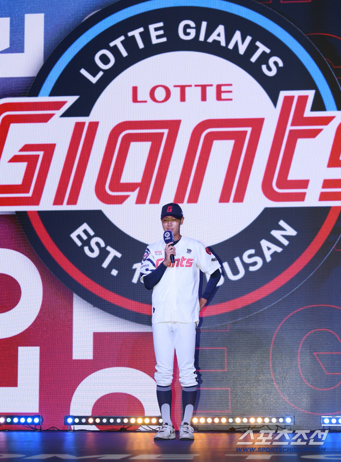 Finally, the pitcher came out...4th place Lotte, Dongsan High School will contribute to the first team of Dongsan High School's Shin Dong-gun 