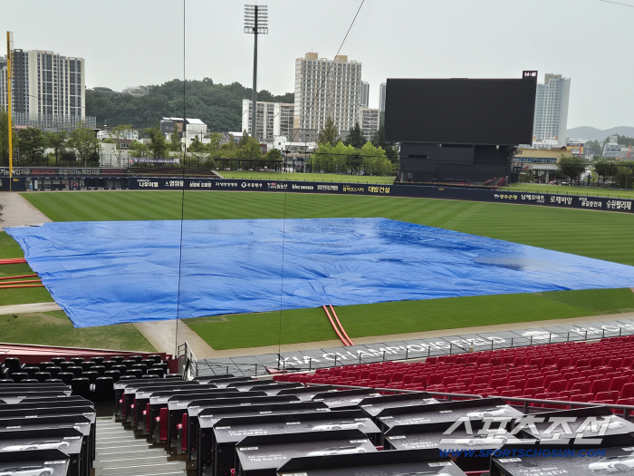 Hanwha KBO is behind in its first attempt...Heavy rain in Gwangju increased the possibility of doubleheader on the 18th 
