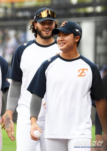 Hanwha One Two Punch  Ryu Hyun-jin, the No. 1 player in history, will never receive such benefits again...I asked a lot about the 154km special rookie