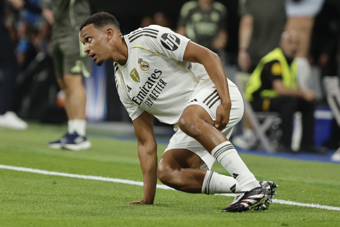 I brought him in while he was being criticized... Real Madrid is doomed! Traitor-stigmatized Alexander Arnold collapsed in three minutes
