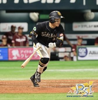 I can't believe that I'm trying to become the first at-bats  hit king in my 15th year as a professional...33-year-old veteran can achieve his goal if he plays the remaining 14 full games 