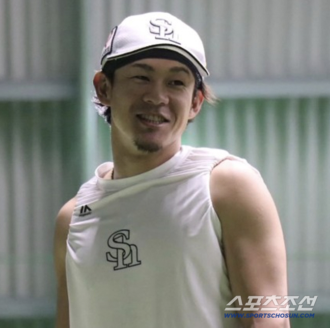 I can't believe that I'm trying to become the first at-bats  hit king in my 15th year as a professional...33-year-old veteran can achieve his goal if he plays the remaining 14 full games 