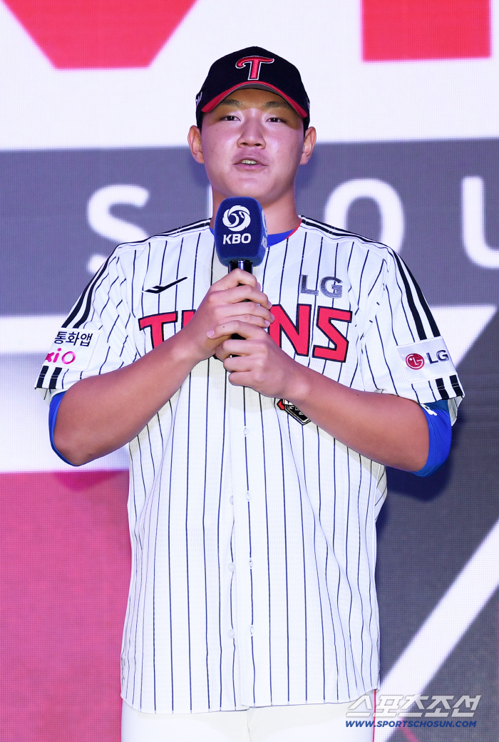 I think I'm very lucky. The head of the car caught him in surprise. The first candidate is nominated for 8th place. Is he going to be the next Kim Youngwoo