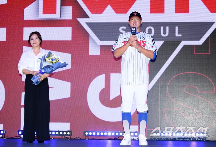 I think I'm very lucky. The head of the car caught him in surprise. The first candidate is nominated for 8th place. Is he going to be the next Kim Youngwoo
