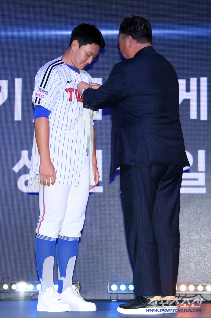 I think I'm very lucky. The head of the car caught him in surprise. The first candidate is nominated for 8th place. Is he going to be the next Kim Youngwoo