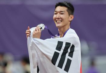 I'll be satisfied for today and start running again tomorrow Woo Sang-hyuk, who wrote history in Tokyo, still sparks the challenge in Paris