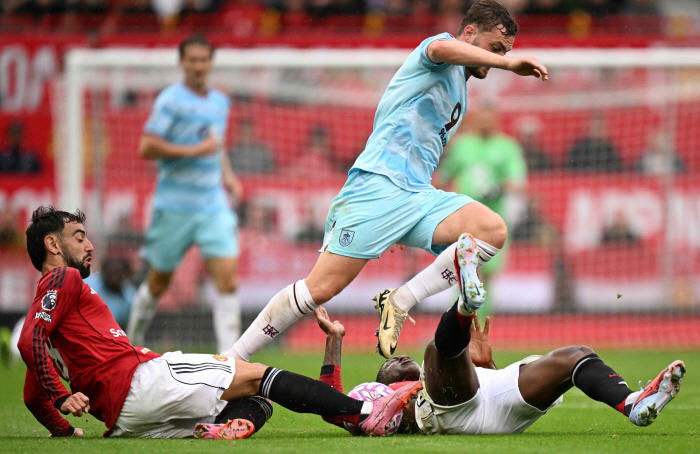 Manchester United, please give me a break! Newcastle keep a close eye on recruiting Manchester United midfielder...Dissatisfaction with playing time behind Bruno → transfer request rejected