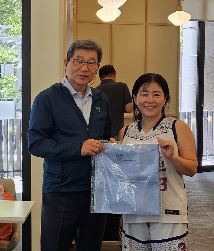 Multicultural Mothers' Basketball Team Holds a Ceremony to Celebrate the 1st Anniversary of the Foundation of Global Mothers