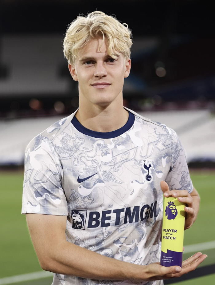  Son Heung-min is going so well after leaving. Heung-min's handsome man, who followed his brother's best SON, succeeded in winning his first prize → It's already the third time this season