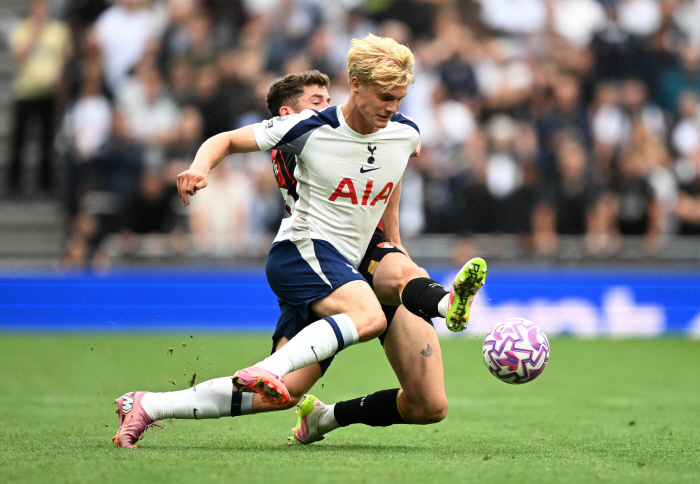  Son Heung-min is going so well after leaving. Heung-min's handsome man, who followed his brother's best SON, succeeded in winning his first prize → It's already the third time this season
