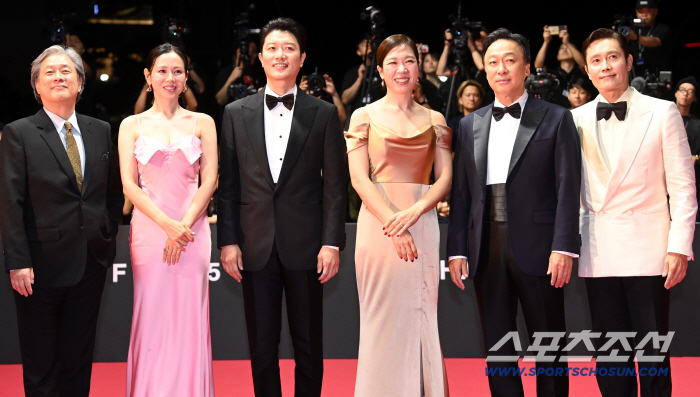 Director Park Chan-wook, Son Ye-jin, Park Hee-soon, Yeom Hye-ran, Lee Sung-min, Lee Byung-hun, has no choice