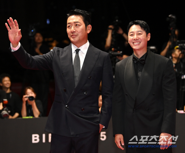  Ha Jungwoo, Kim Dongwook, handsome smile