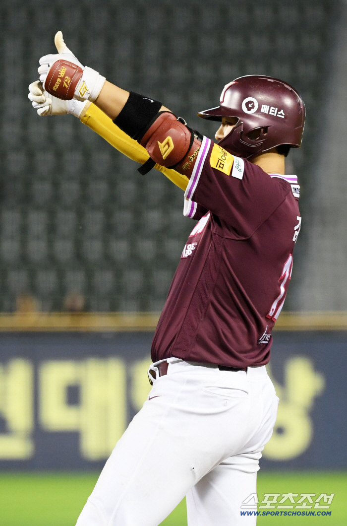  Kim Gunhee's timely hit with the bases loaded