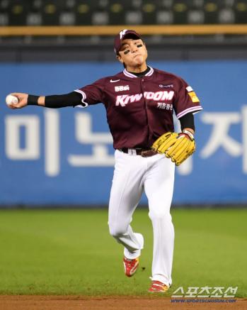  Kim Tae-jin handled a difficult ball