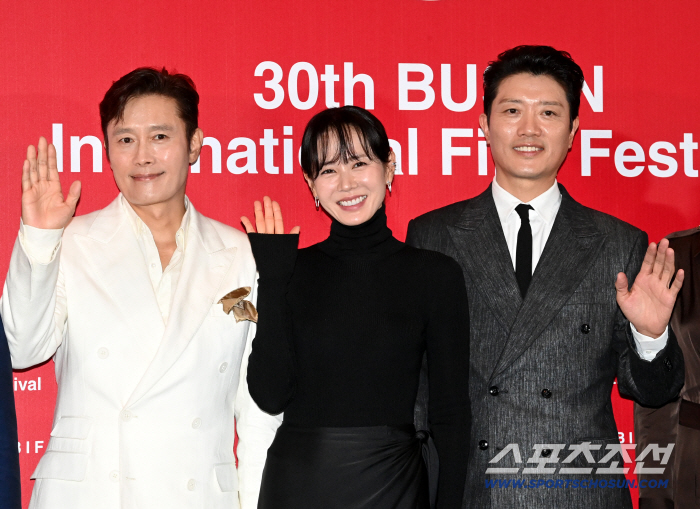  Lee Byung-hun, Son Ye-jin, Park Hee-soon, there's nothing we can do