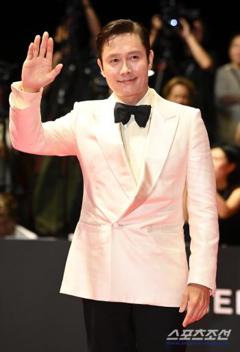  Lee Byung-hun, the standard of tuxedo