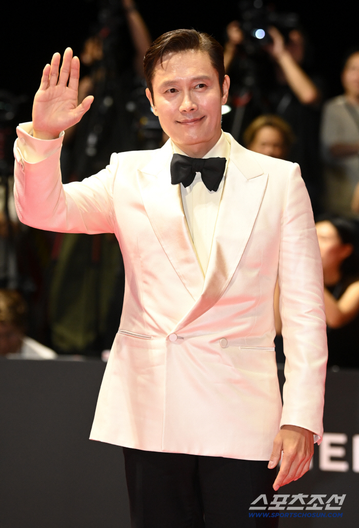  Lee Byung-hun, the standard of tuxedo