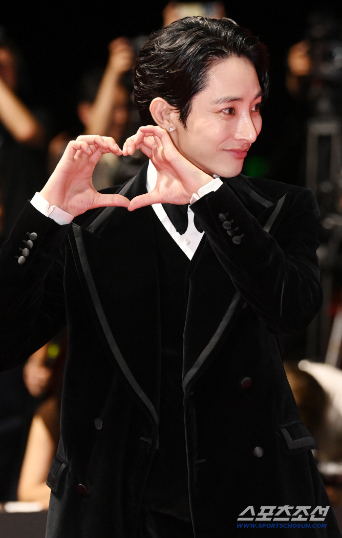  Lee Soo Hyuk, a shy heart