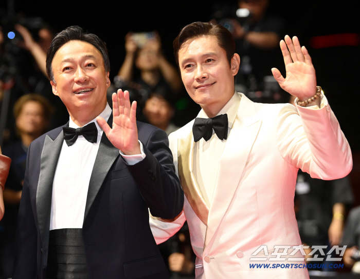  Lee Sungmin, Byungheon, black and white tuxedo