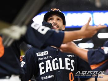  Liberato with two-run shot