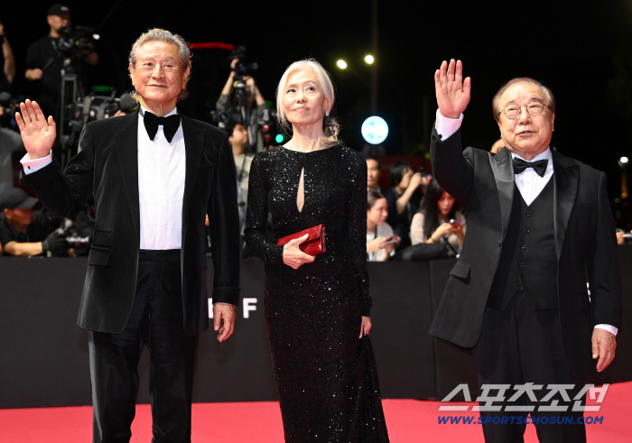  Park Geun-hyung, Jesus Jung Jang-yong, a hand-wringing ceremony