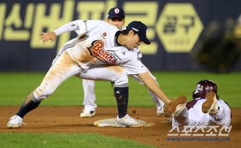  Park Jun-soon and Lim Ji-yeol blocked stolen bases
