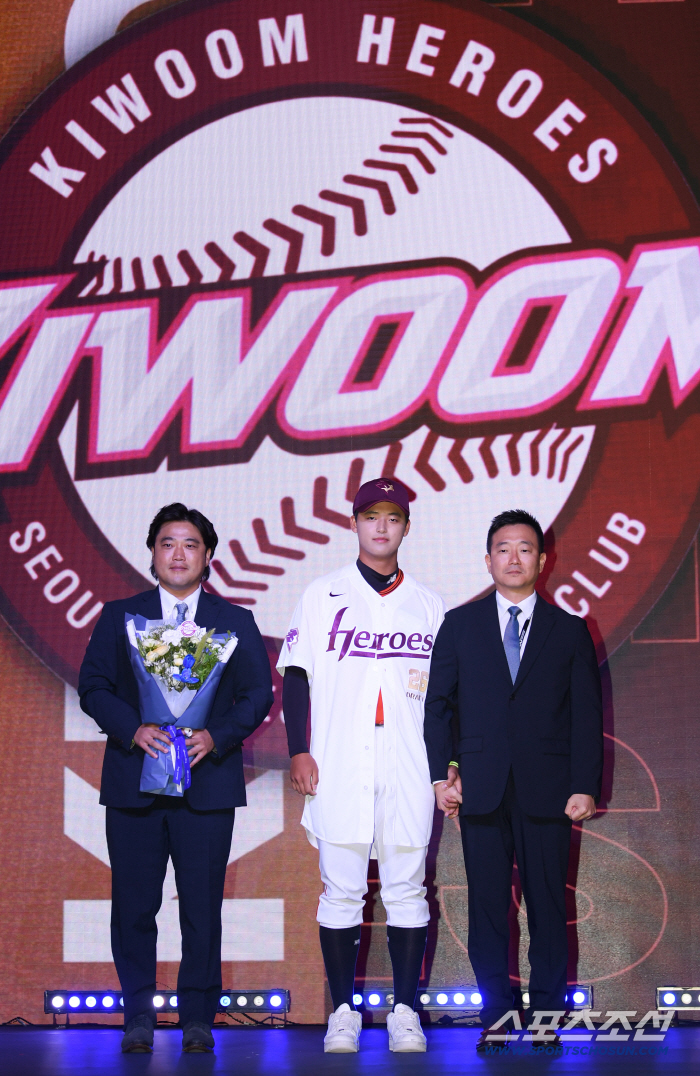  Park Seok-min, Park Jun-hyun, Heo Seung-pil, the first overall leader to Kiwoom