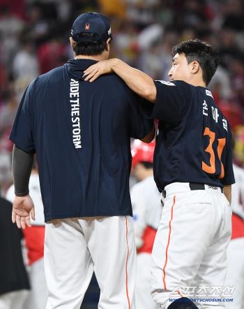  Son Ah-seop, Ryu Hyun-jin's strong shoulders