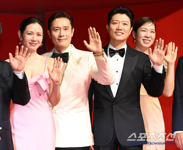  Son Ye-jin, Lee Byung-hun, Park Hee-soon, Yeom Hye-ran, a beautiful night in Busan