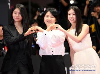  Yuna Yu Eunjung directed by Park Soyee. Heart made together