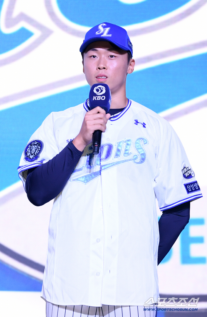 A player who will be a great help next year...I'm looking forward to the next Bae Chan-seung! Samsung 1R Nominated, Seoul High School Pitcher Lee Ho-beom