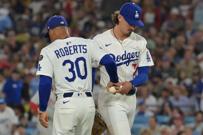 Roberts looking into something and Ohtani looking at it sadly, the party of 50 homers and 50 strikeouts was ruined